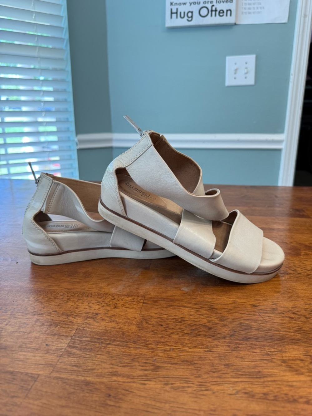 Bussola Pauline Wide Strap Leather Platform Sandals Beige Cream size 38 7.5-8